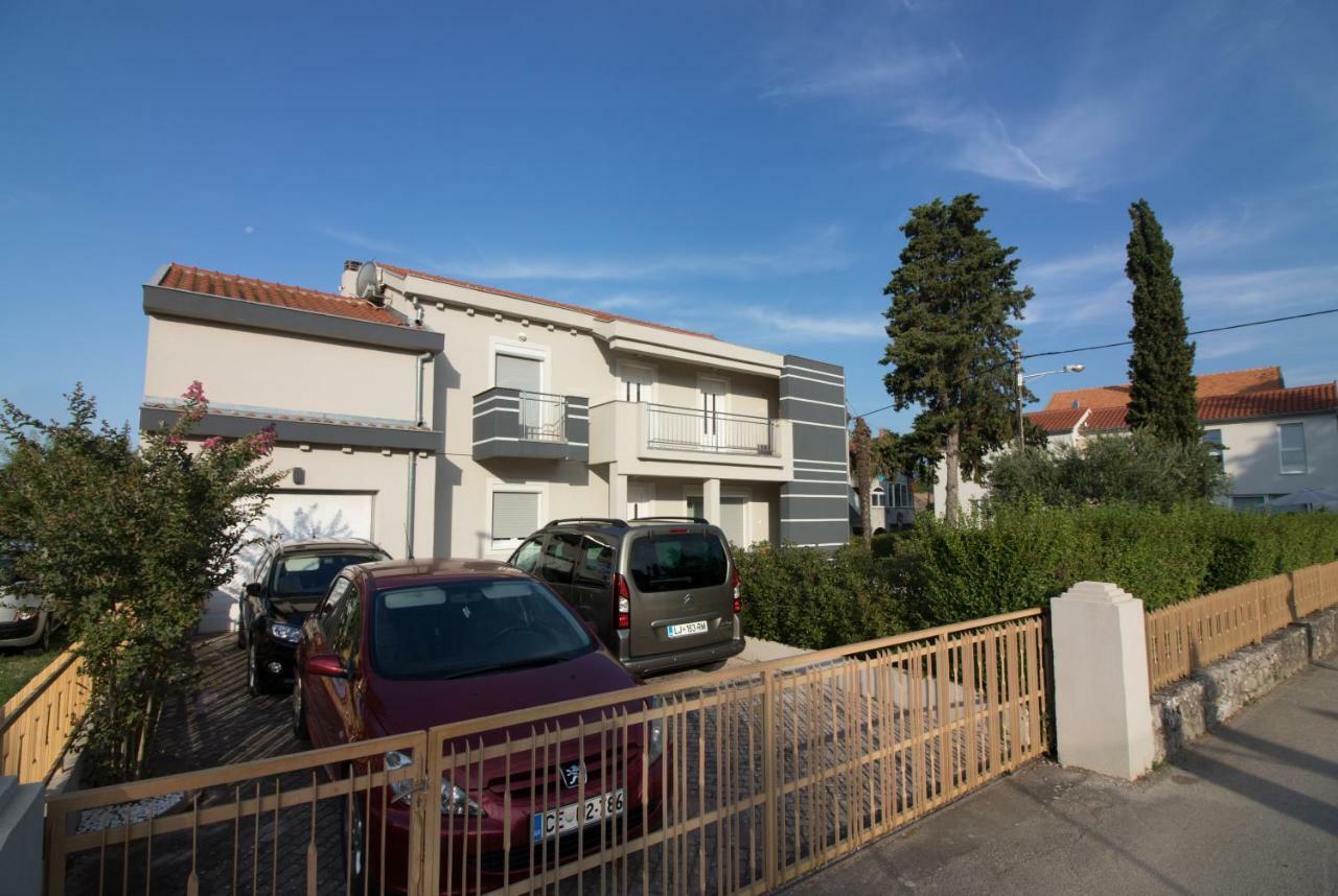 Apartments Luna Sveti Filip i Jakov Exterior photo
